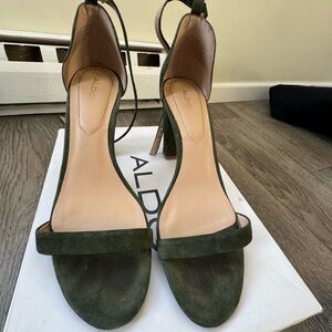 ALDO OLIVE GREEN HEELS